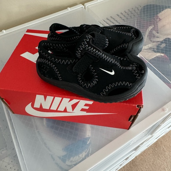 Nike Sunray Sandals 4C - Picture 1 of 3